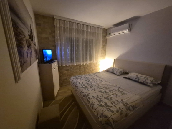 Namješten jednosoban stan na trećem spratu, Budva — fotografija 4