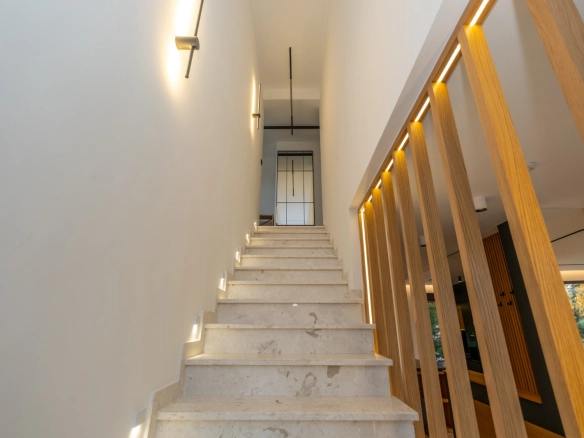 Izdavanje: Kuća 180 m² – Gornja Gorica, Podgorica — fotografija 12