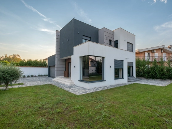 Izdavanje: Kuća 180 m² – Gornja Gorica, Podgorica — fotografija 13