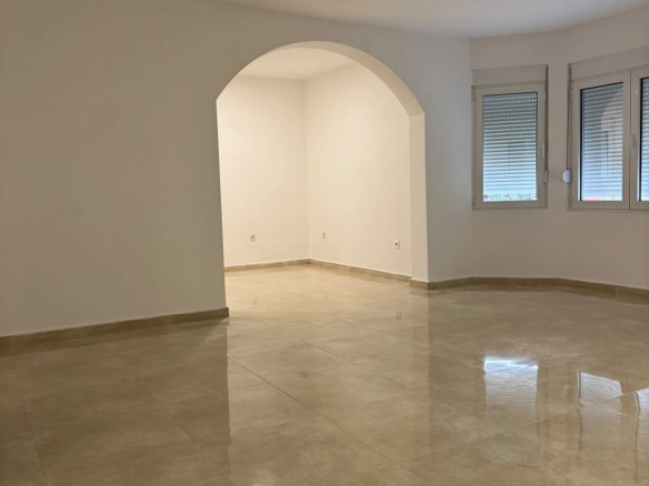 Izdavanje: Kuća 500 m² – Stari aerodrom, Podgorica — fotografija 10