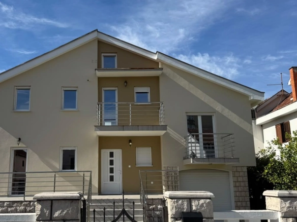 Izdavanje: Kuća 500 m² – Stari aerodrom, Podgorica — fotografija 13