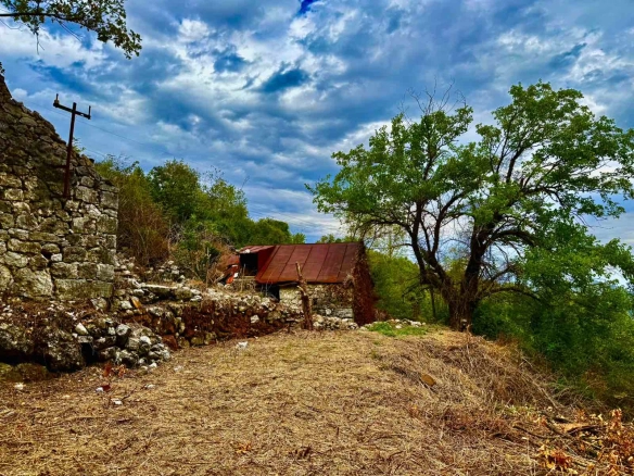 Plac sa pogledom na Skadarsko jezero, Dobrsko selo, Cetinje — fotografija 2