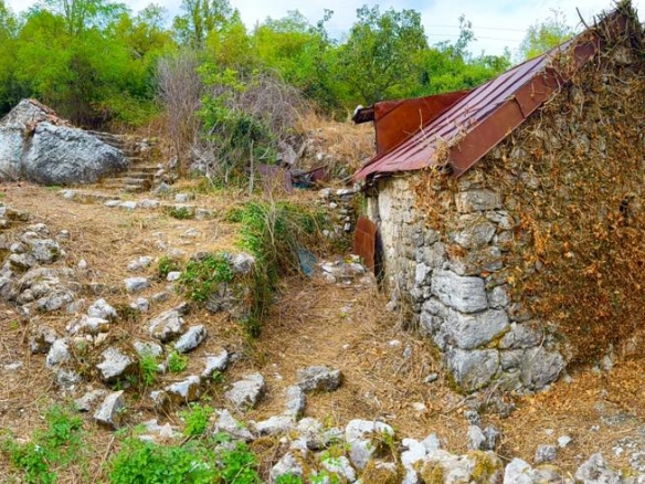 Plac sa pogledom na Skadarsko jezero, Dobrsko selo, Cetinje — fotografija 6