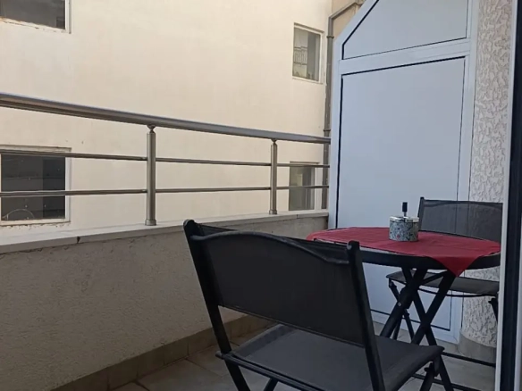 Jednosoban opremljen stan u Budvi — fotografija 2