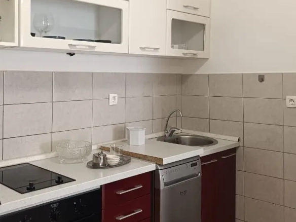 Jednosoban opremljen stan u Budvi — fotografija 4
