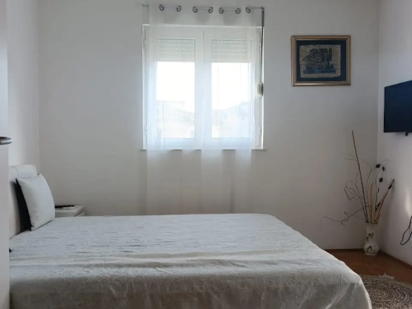 Jednosoban opremljen stan u Budvi — fotografija 6