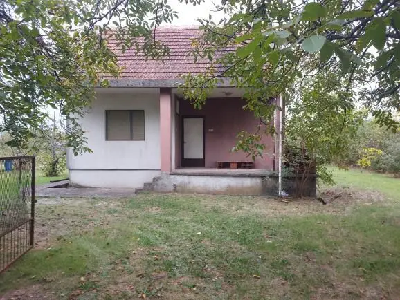 Urbanizovan plac u naselju Mahala, Podgorica — fotografija 3
