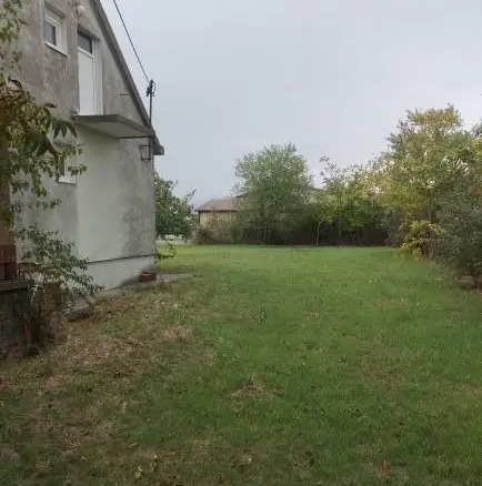 Urbanizovan plac u naselju Mahala, Podgorica — fotografija 4
