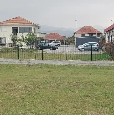Urbanizovan plac u naselju Mahala, Podgorica — fotografija 5