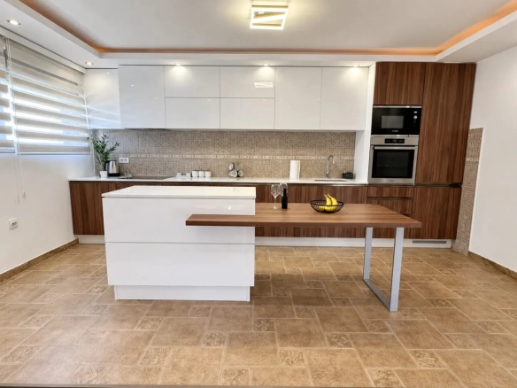 Izdavanje: Kuća 252 m² – Utjeha, Bar — fotografija 5