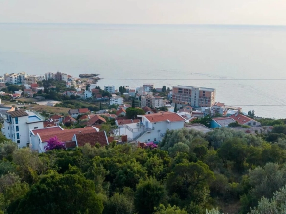Prizemna kuća sa dvorištem u Dobroj Vodi, Bar — fotografija 4