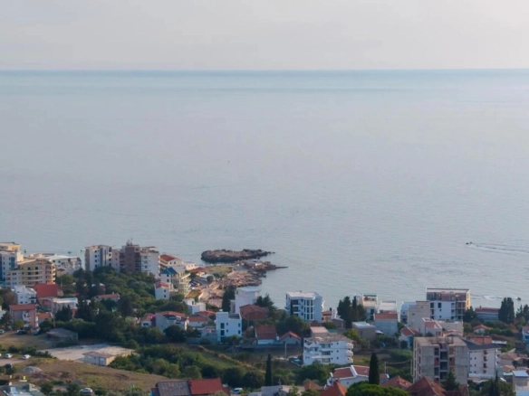 Prizemna kuća sa dvorištem u Dobroj Vodi, Bar — fotografija 6