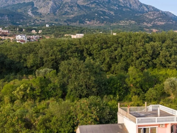Prizemna kuća sa dvorištem u Dobroj Vodi, Bar — fotografija 8