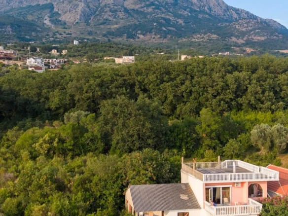 Prizemna kuća sa dvorištem u Dobroj Vodi, Bar — fotografija 9