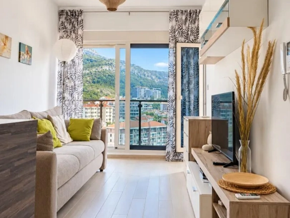 Izdavanje: Jednosoban stan 40 m² – Bečići, Budva — fotografija 2