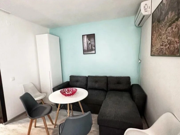 Namještena garsonjera u centru Bara — fotografija 6