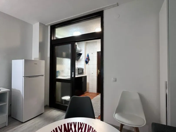 Namještena garsonjera u centru Bara — fotografija 7