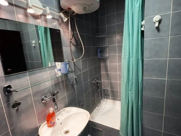 Namještena garsonjera u centru Bara — fotografija 8