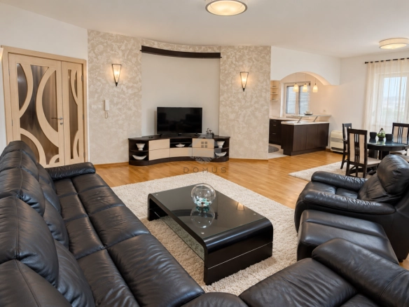 Trosoban namješten stan 120 m²