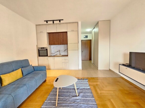 Izdavanje modernog studio apartmana sa pogledom na more – Bečići (na period od 01.10.2026 do 01.06.2027)