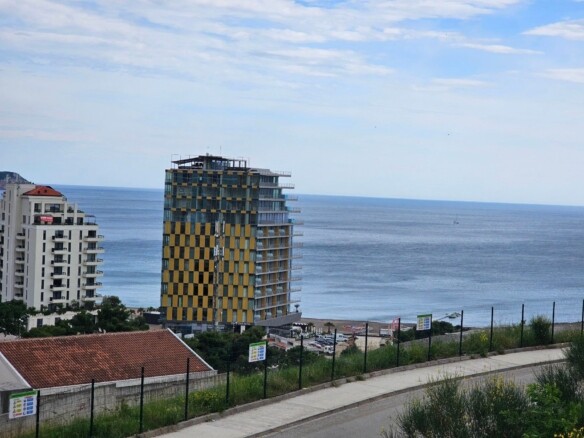 Izdavanje modernog studio apartmana sa pogledom na more – Bečići (na period od 01.10.2026 do 01.06.2027)