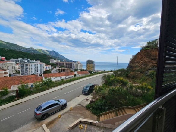 Izdavanje modernog studio apartmana sa pogledom na more – Bečići (na period od 01.10.2026 do 01.06.2027)