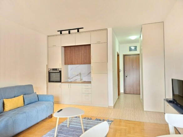 Izdavanje modernog studio apartmana sa pogledom na more – Bečići (na period od 01.10.2026 do 01.06.2027)