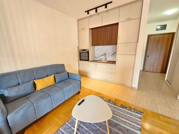 Izdavanje modernog studio apartmana sa pogledom na more – Bečići (na period od 01.10.2026 do 01.06.2027)