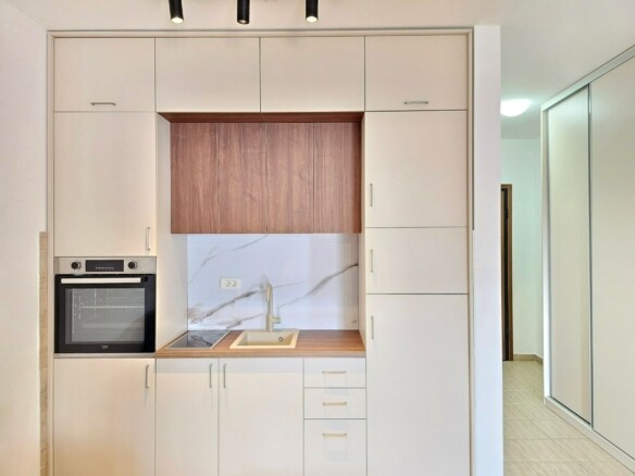 Izdavanje modernog studio apartmana sa pogledom na more – Bečići (na period od 01.10.2026 do 01.06.2027)