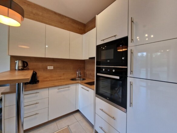 Moderno opremljen jednosoban stan sa parking mjestom ,Bečići (na period do 01.06.2025)