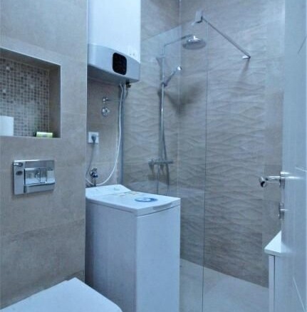 Moderno opremljen studio apartman na atraktivnoj lokaciji, Bečići (NA PERIOD OD 01.10.2026 DO 01.06.2027)