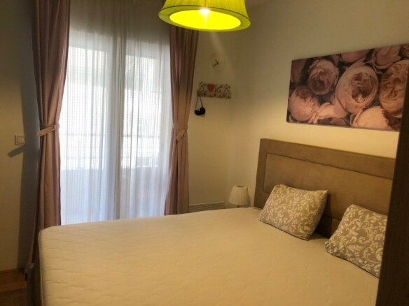 Izdavanje, Budva-Jednosoban moderno opremljen stan u Ulici Maslina sa garažnim mjestom (NA Duži PERIOD)