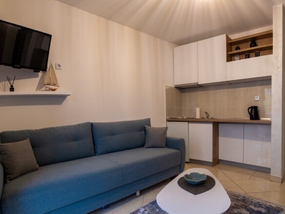 Lijepo opremljena garsonjera, Rozino- Budva (na period do 01.06.2027)