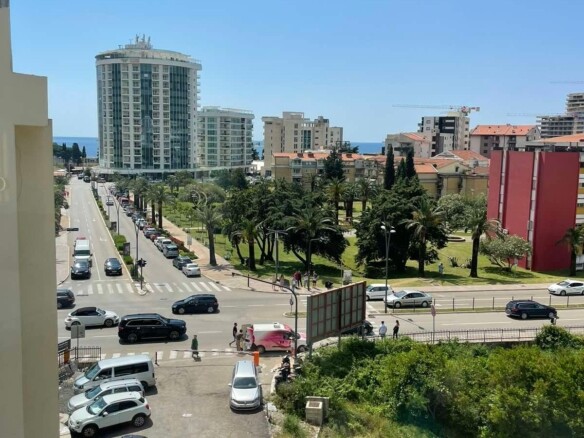 Moderno opremljena garsonjera sa garažnim mjestom, Bulevar-Budva (NA PERIOD OD 01.12.2026 DO 01.06.2027)
