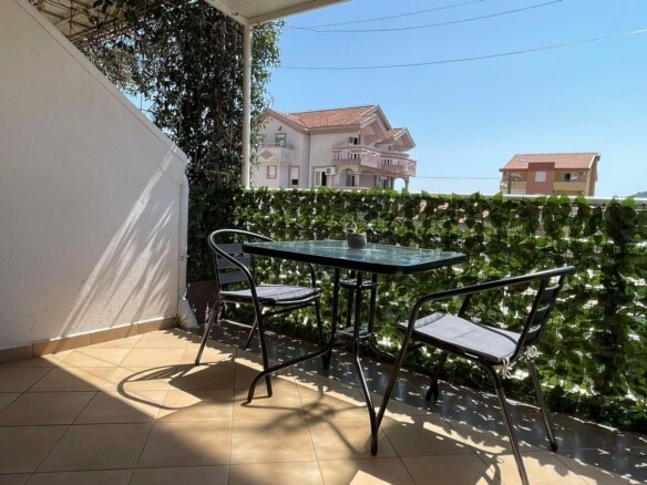 Namješten jednosoban stan u naselju Lazi, Budva