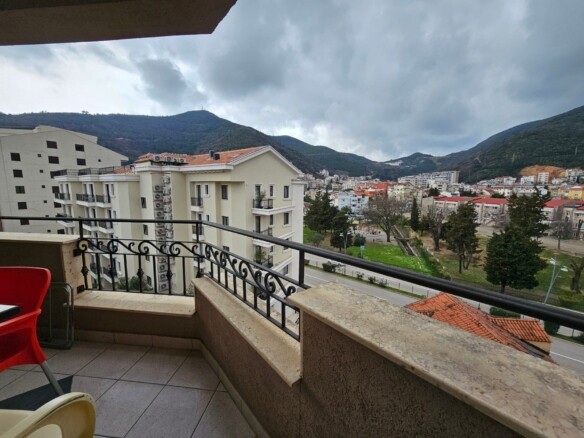 Moderno opremlje jednosoban stan u centru Budve (na duži period, dostupan od 01.10.2026)