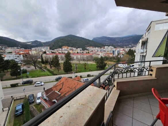 Moderno opremlje jednosoban stan u centru Budve (na duži period, dostupan od 01.10.2026)