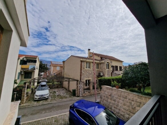 Dvosoban stan sa parking mjestom, Budva, Babin Do (na duži period)