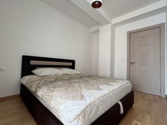 Izdavanje jednosobnog stana 60m2 sa garažnim mjestom na prvoj liniji mora, Rafailovici (NA PERIOD DO 01.06.2027)