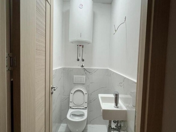 Izdavanje jednosobnog stana 60m2 sa garažnim mjestom na prvoj liniji mora, Rafailovici (NA PERIOD DO 01.06.2027)