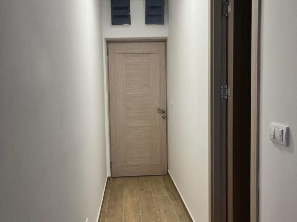 Izdavanje jednosobnog stana 60m2 sa garažnim mjestom na prvoj liniji mora, Rafailovici (NA PERIOD DO 01.06.2027)