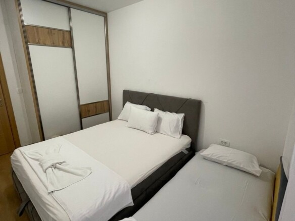 Moderno opremljen jednosoban stan 50m2 sa garažnim mjestom, Budva-Rozino (Na period do 01.06.2027)
