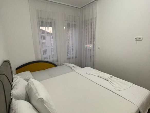 Moderno opremljen jednosoban stan 50m2 sa garažnim mjestom, Budva-Rozino (Na period do 01.06.2027)