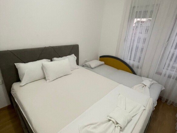 Moderno opremljen jednosoban stan 50m2 sa garažnim mjestom, Budva-Rozino (Na period do 01.06.2027)