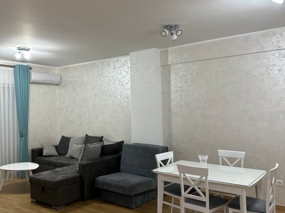 Moderno opremljen jednosoban stan 50m2 sa garažnim mjestom, Budva-Rozino (Na period do 01.06.2027)
