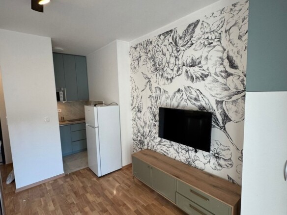 Nov opremljen studio apartman u Bečićima (Izdavanje na period do 01.06.2027)