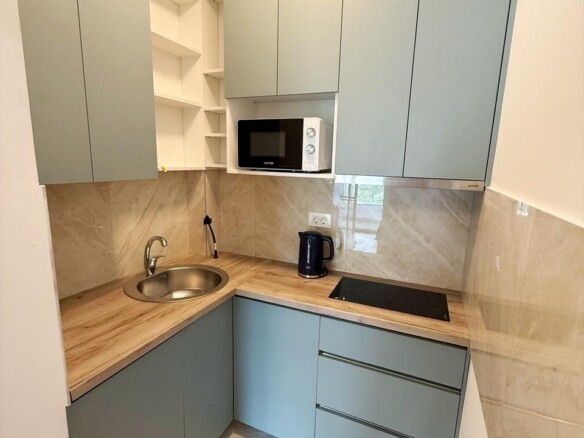 Nov opremljen studio apartman u Bečićima (Izdavanje na period do 01.06.2027)