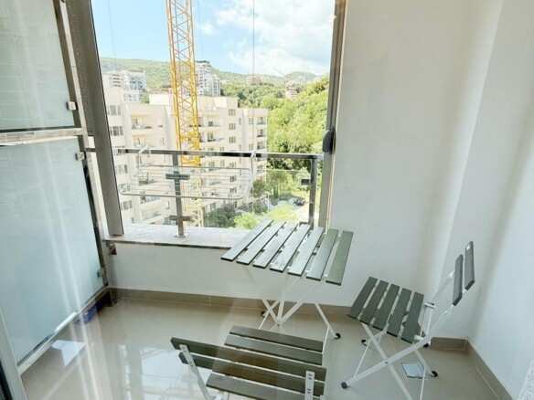 Nov opremljen studio apartman u Bečićima (Izdavanje na period do 01.06.2027)