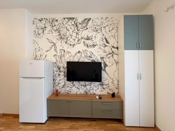 Nov opremljen studio apartman u Bečićima (Izdavanje na period do 01.06.2027)