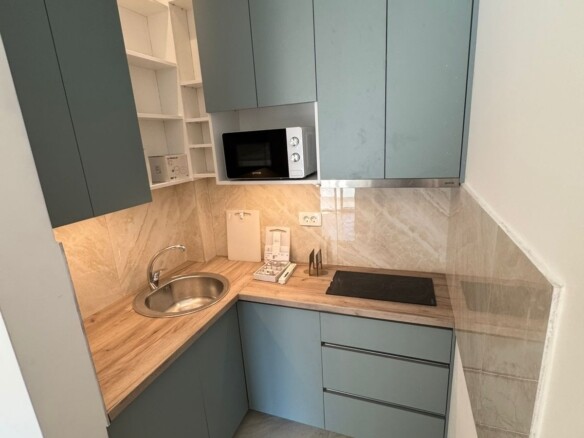 Nov opremljen studio apartman u Bečićima (Izdavanje na period do 01.06.2027)